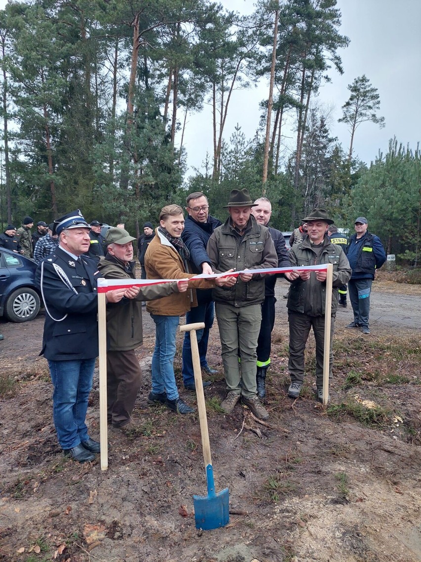 Gmina Brzeziny. Strażacy-ochotnicy posadzili las dla...