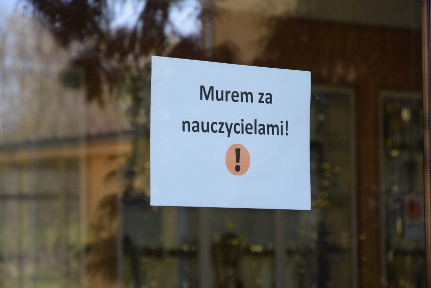 Akcja wsparcia strajkujących nauczycieli zorganizowana przez...