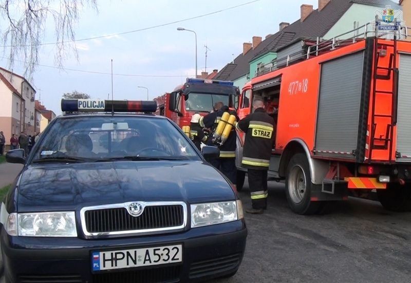 Policjanci z Lęborka ratowali ludzi z pożaru na Mieszka