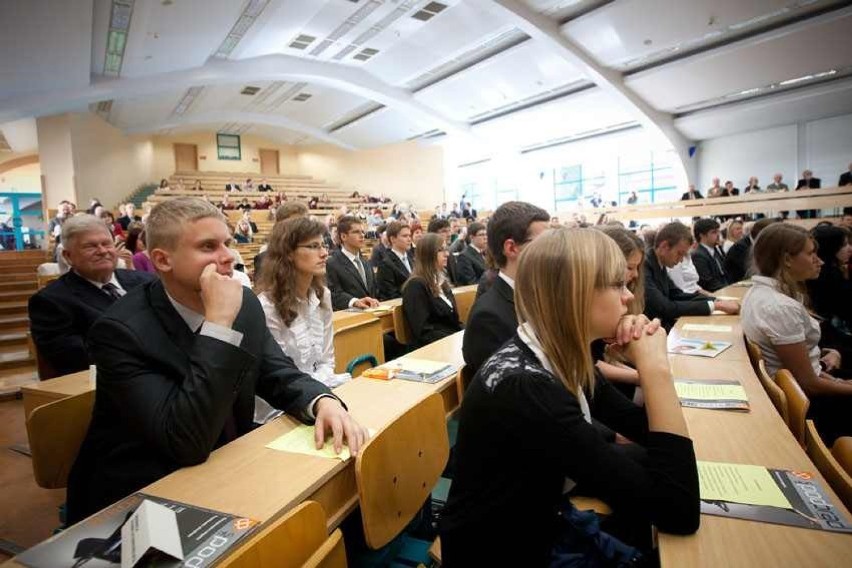 Wolne miejsca na studiach w Warszawie. Gdzie?