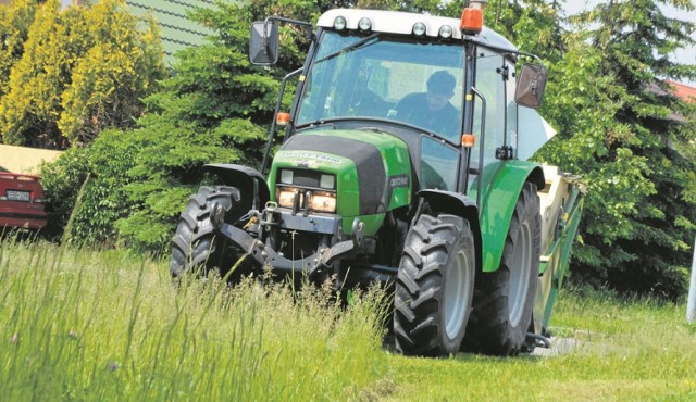 PGM po raz pierwszy zajmuje się utrzymaniem zieleni w mieście. Miejska spółka dokupiła sprzęt, ale brakuje jej rąk do pracy