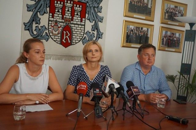 Radni Prawa i Sprawiedliwości od prawej: Dariusz Wójcik, Kinga Bogusz i Katarzyna Pastuszka - Chrobotowicz.
