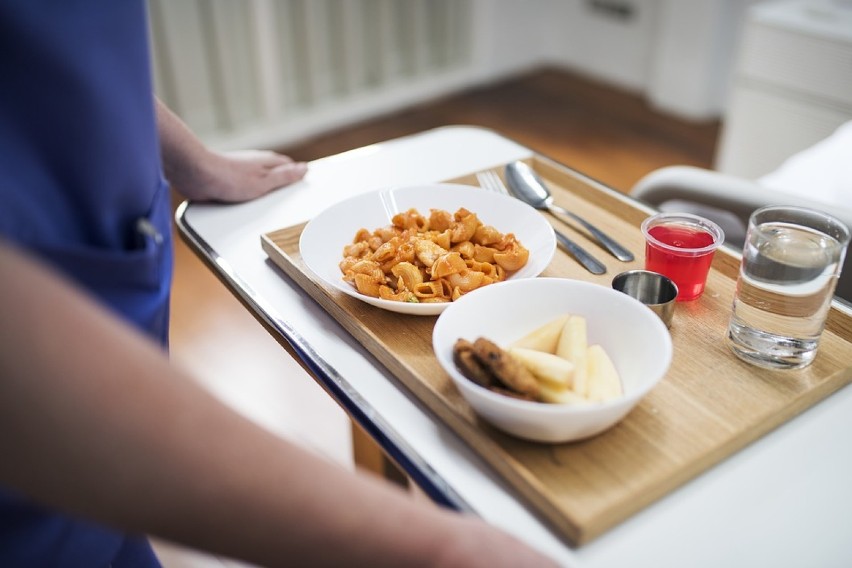 Posiłki w szpitalach mogą zabić pacjentów. NIK wydał ostrzeżenie