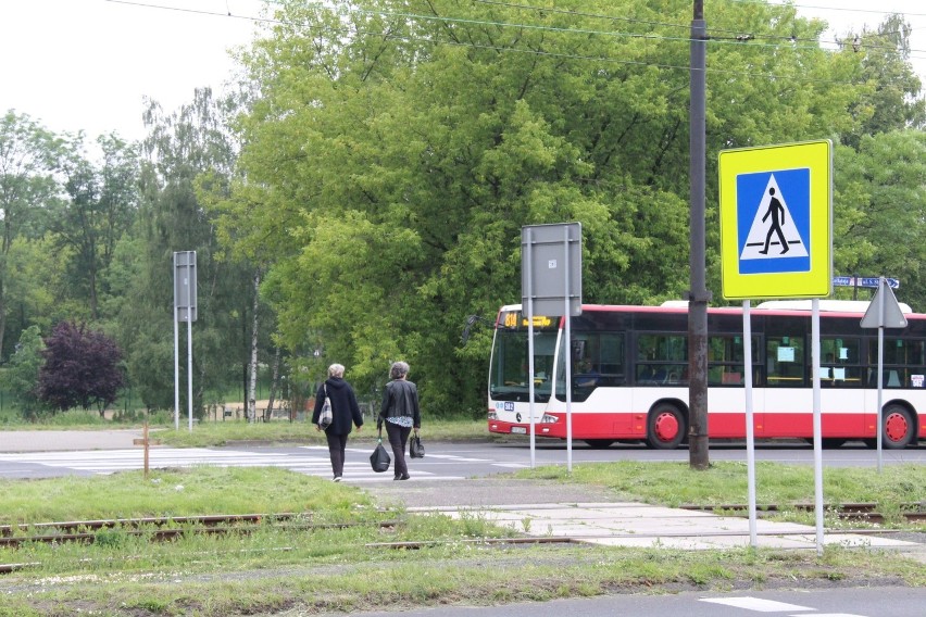 Feralne przejście przez trzypasmową al. Kołłątaja cieszy się...