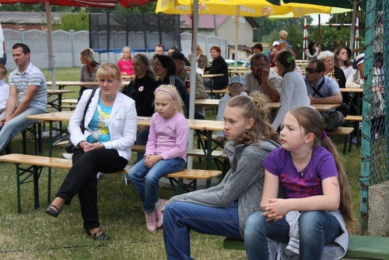 Mecz piłkarski i mini lista przebojów w Kraszowie (ZDJĘCIA)