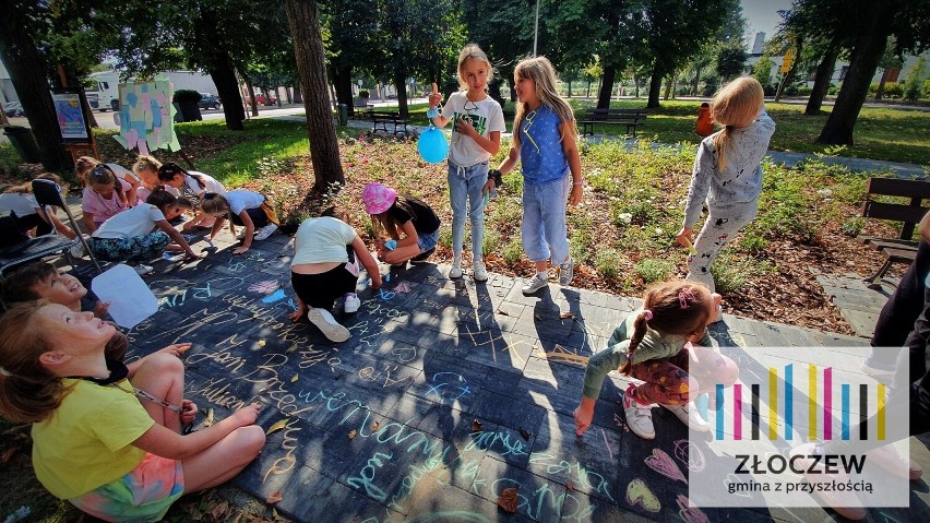 Akcja kreacja z udziałem uczniów ze Złoczewa. Tym razem wydarzenie odbyło się pod hasłem „Wędrówka z poezją" ZDJĘCIA