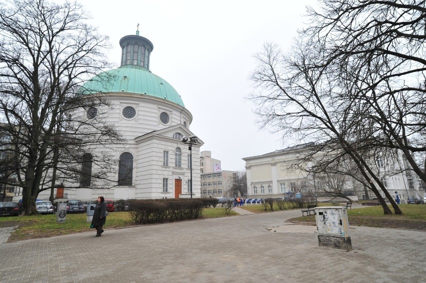 Kościół na placu Małachowskiego od wielu lat uważa się za...