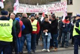 Manifestacje w Imielinie. Rzucanie petardami, szarpanina i przepychanki. Agresja podczas konfrontacji dwóch manifestacji.