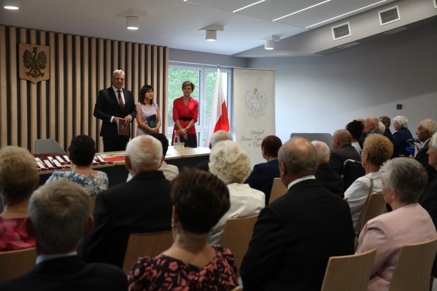 Złote Gody w gminie Rząśnia. 25 par otrzymało medale od Prezydenta RP ZDJĘCIA