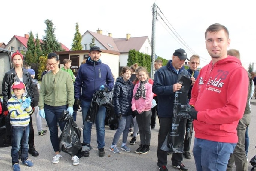 Mieszkańcy Wasilkowa wspólnie posprzątali swój las (zdjęcia)                                    