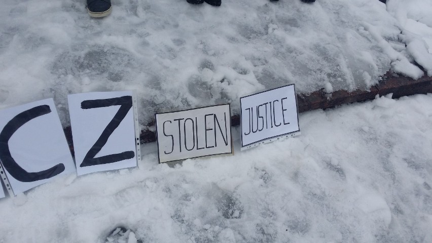 "Skradziona sprawiedliwość". Milczący protest w Bydgoszczy [zdjęcia, wideo]