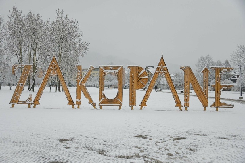 Zima w Zakopanem. Pod Giewontem spadło ok. 7 cm śniegu