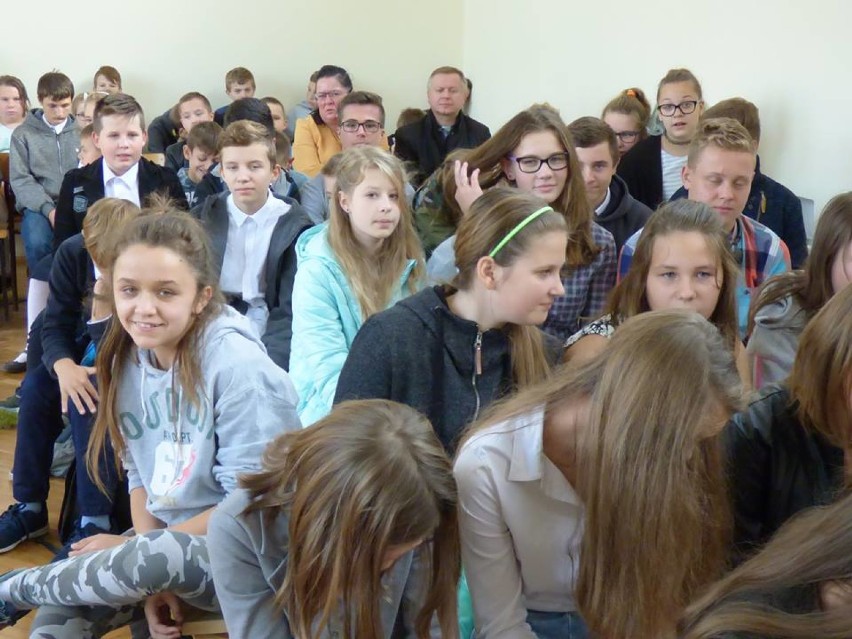Dzień Edukacji Narodowej w Tarnówce. Wójt nagrodził nauczycieli