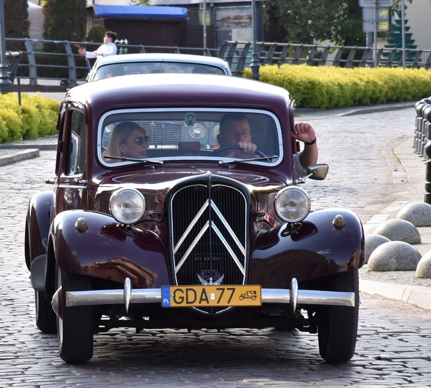 Rajd zabytkowych samochodów z metą w Malborku