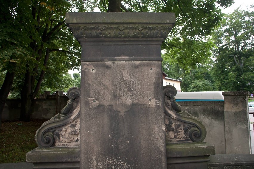 Pozostałości pomnika Paula Rittera przy ul. Moniuszki w...