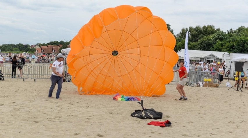 Festiwal Latawców Sopot 2021. Warsztaty, wspólna budowa latawców i pokazy. Niezwykłe wydarzenie nad morzem