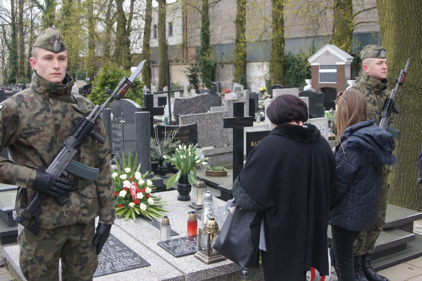 Obchody 9. rocznicy katastrofy smoleńskiej. W Kaliszu oddali cześć Gabrieli Zych. ZDJĘCIA