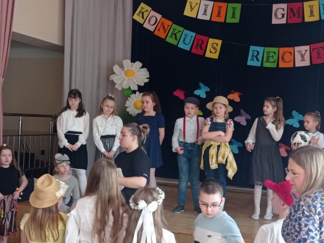 VII Gminny Konkurs Recytatorski w Szkole Podstawowej w Walawie w gminie Orły.