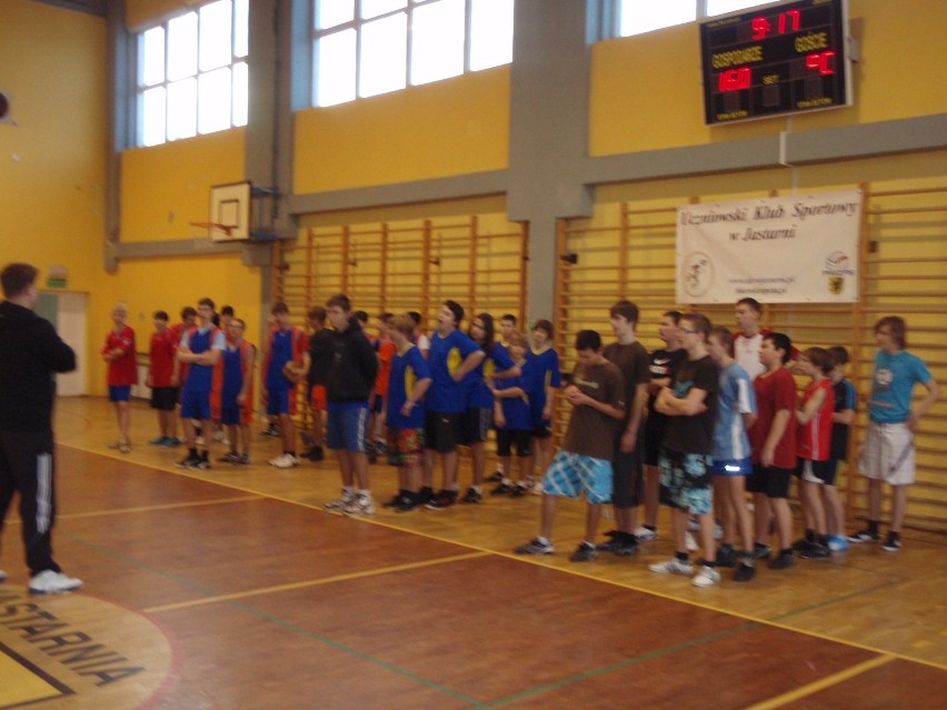Jastarnia. Uczniowie miejscowego Gimnazjum wygrali turniej koszykówki