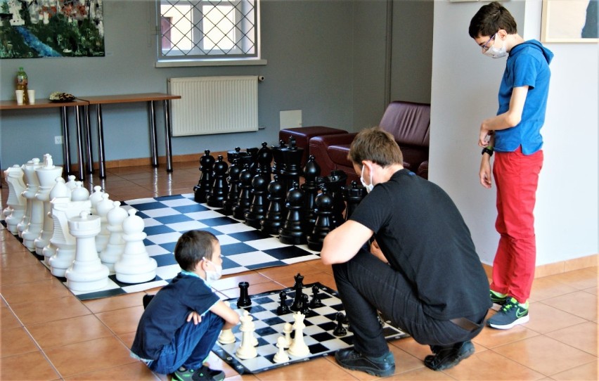 Wakacje 2020 Radomsko: szachy i roboty w Muzeum Regionalnym po raz kolejny [ZDJĘCIA]