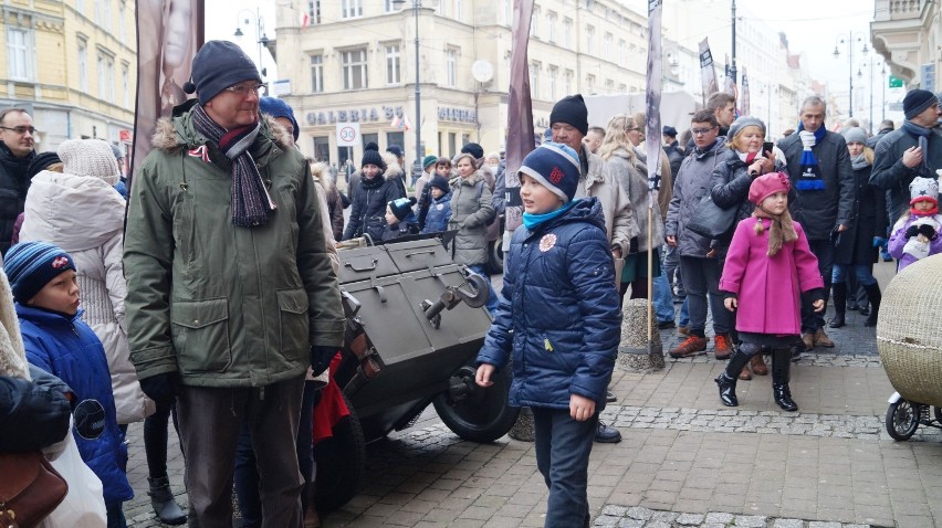 Święto Niepodległości 2016. Huczne obchody przy hotelu "Pod Orłem" [zdjęcia, wideo]