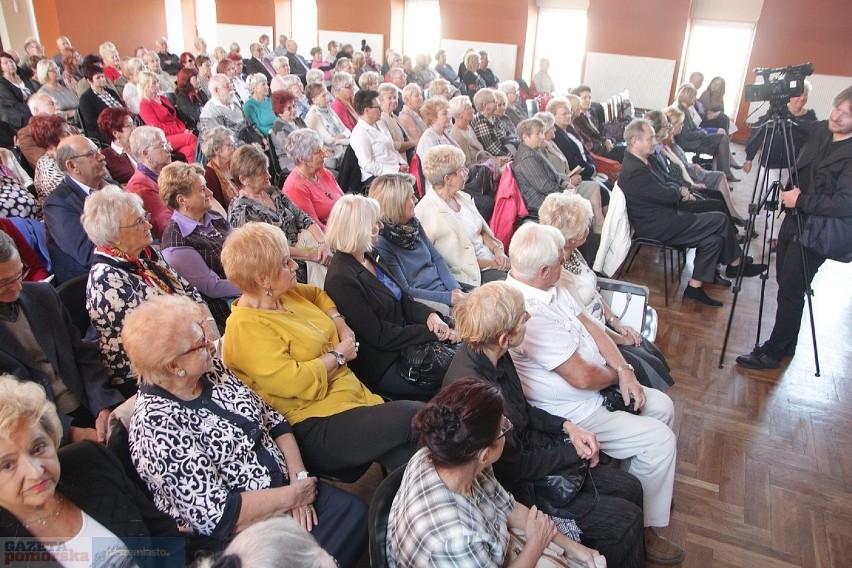 Zabrzmiał „Gaudeamus” dla seniorów
Seniorzy rozpoczynają...