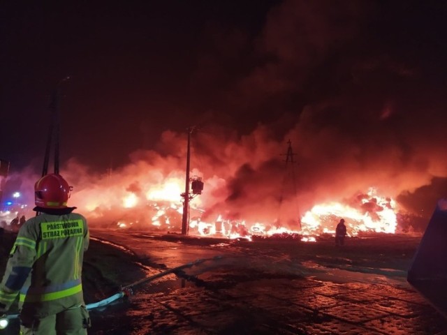 Raciniewo - wielki pożar składowiska opon w powiecie chełmińskim rozpoczął się 13.11.2020 roku. Mija rok