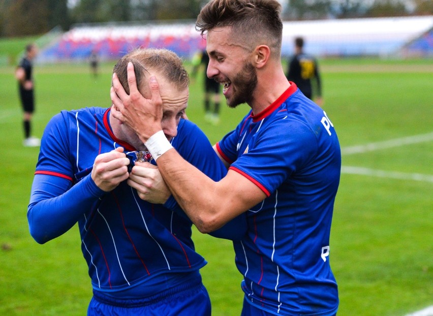 4 liga podkarpacka. Polonia Przemyśl pokonała Igloopol Dębica 1:0. Zwycięstwo dał gol Pawła Sedlaczka [ZDJĘCIA]