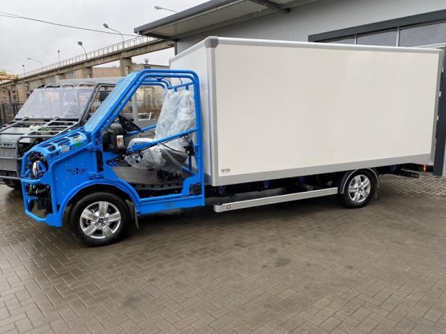 Firma o nazwie Nysa Zakład Pojazdów S.A. powstała w lutym 2014 roku w wyniku wieloletniej działalności spółki Smirnow Truck, która świadczy usługi serwisowe samochodów osobowych oraz ciężarowych do 12 ton. W czasie rozwoju serwisu powstała koncepcja wprowadzenia na rynek własnego wariantu auta dostawczego.
