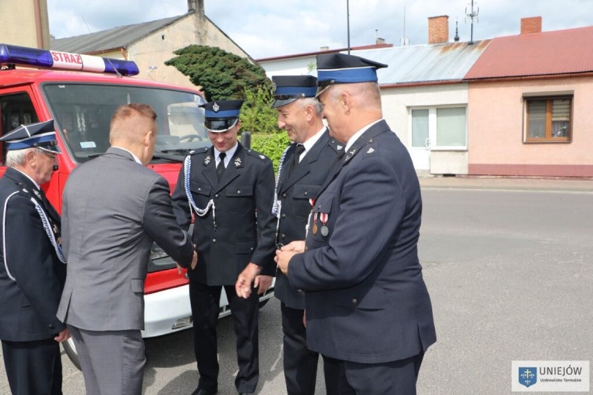 Jednostka OSP Człopy otrzymała wóz strażacki. Pojazd wcześniej służył strażakom-ochotnikom z Uniejowa ZDJĘCIA
