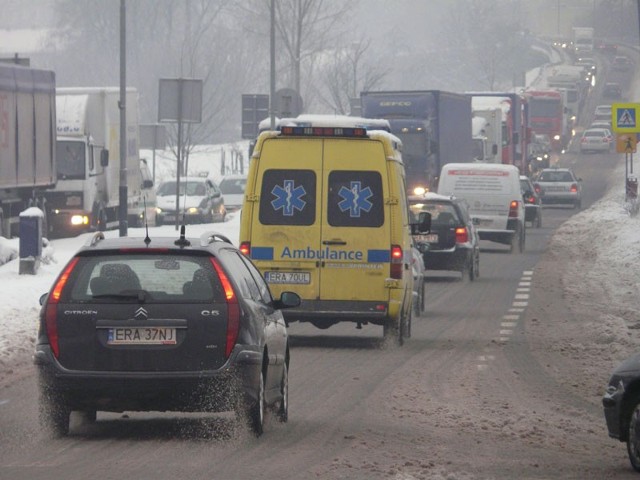 Wystarczy wypadek na DK1, a Radomsko "rozjeżdżają" ciężarówki