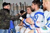 Oświęcim. 9-letni Tymon Bartuś, kibic hokejowej Unii, udzielił zawodnikom reprymendy, zyskując sobie ich szacunek [ZDJĘCIA]