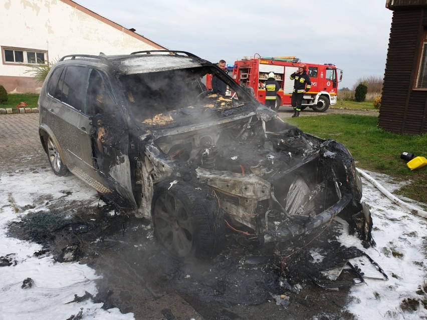 Szawałd - pożar samochodu, Malbork - zadymienie w piwnicy. Akcje strażaków w minionym tygodniu