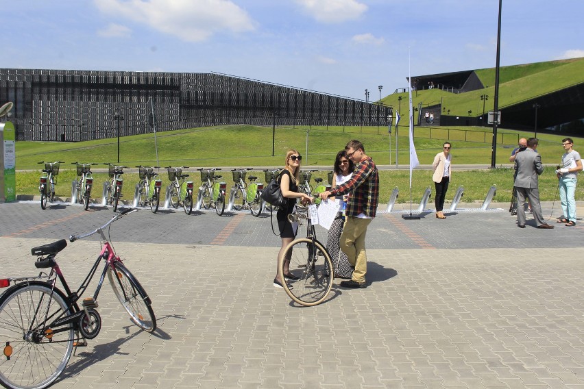 Nowa stacja rowerów w Katowicach przy siedzibie NOSPR