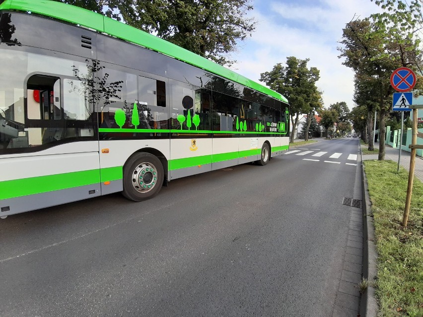 Kolizja autobusu miejskiego z samochodem w Szczecinku [zdjęcia]