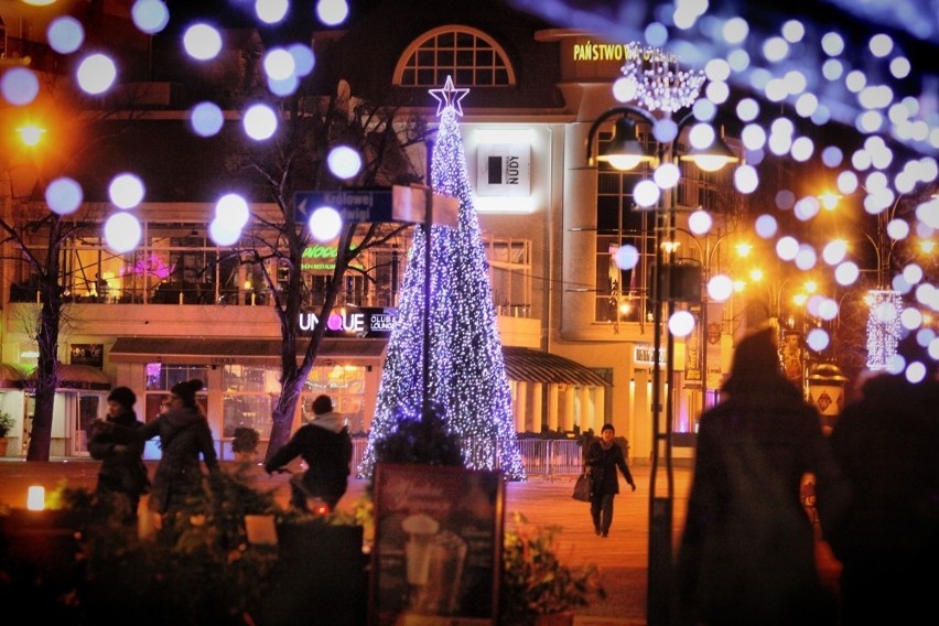 Sopot: Miasto wydało 80 tys. zł na świąteczne iluminacje. Zobacz jak wygląda plac Przyjaciół Sopotu
