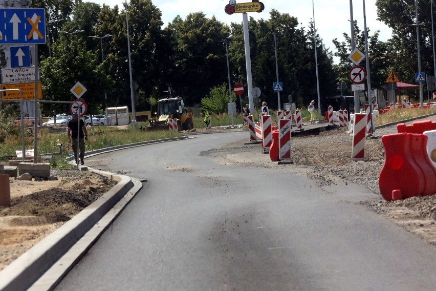 Trwa przebudowa ulicy Sikorskiego w Legnicy, rozebrano rondo Dywizjonu 303, zobaczcie aktualne zdjęcia