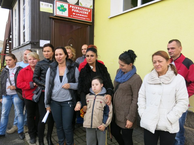 Pod protestem w sprawie sprzedaży przedszkola w Łomnicy podpisało się ponad 380 mieszkańców gminy Mysłakowice