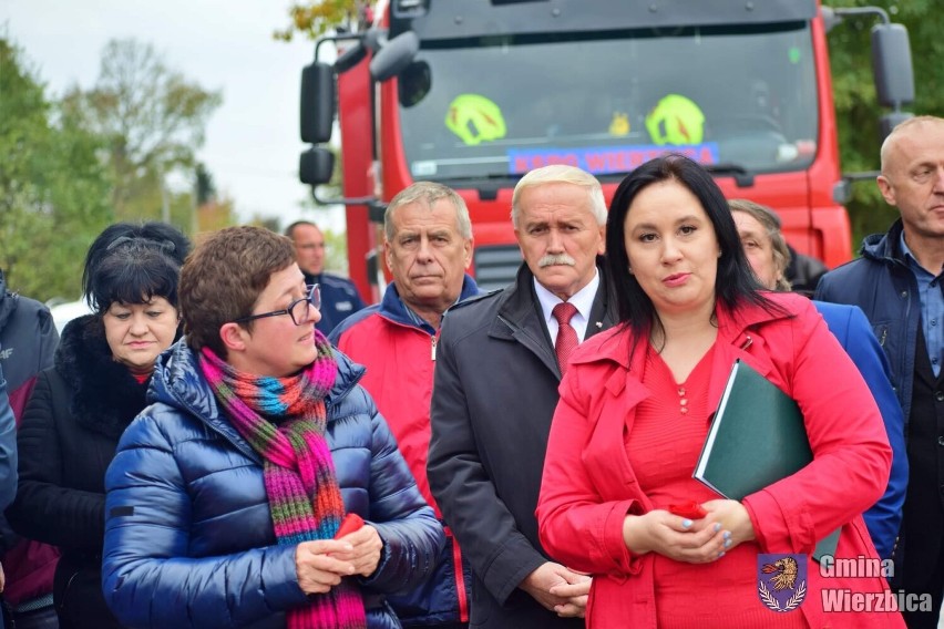 Gmina Wierzbica. Na tę drogę czekały pokolenia mieszkańców Święcicy. Zobacz zdjęcia