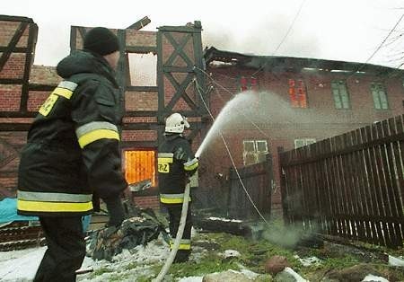 Ponad dwadzieścia godzin strażacy gasili dziewiętnastowieczny wiatrak