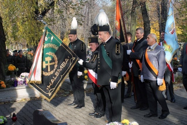 Dzień Niepodległości w Rudzie Śląskiej. Złożono kwiaty na cmentarzu w Rudzie