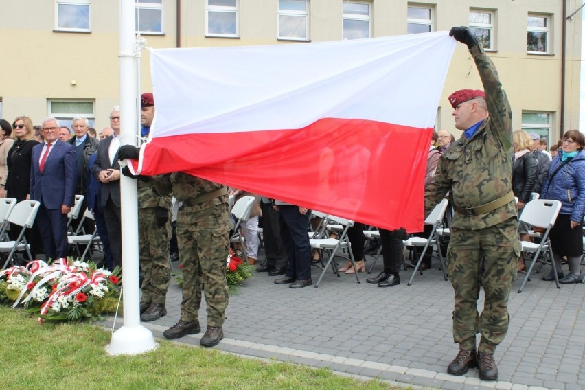 Gmina Radomsko. W Płoszowie odsłonięto tablicę...