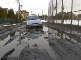 Mają asfalt, a jeżdżą po błocie w Ustroniu w gminie Lubanie