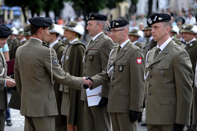 Z okazji święta Wojska Polskiego żołnierze 5 Batalionu Strzelców Podhalańskich z Przemyśla i 1 Batalionu Czołgów z Żurawicy, wzięli udział w uroczystym apelu na przemyskim rynku.