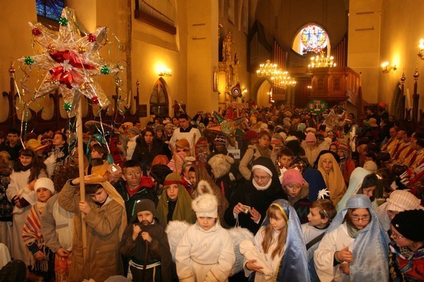 Nowy Sącz: przybyli kolędnicy misyjni z całej diecezji tarnowskiej [ZDJĘCIA]