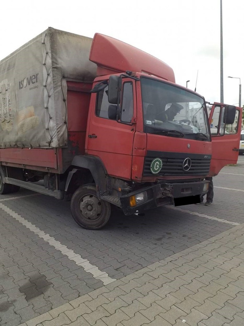 Wypadek w Gdyni na ulicy Morskiej. Samochód ciężarowy zderzył się z karetką pogotowia