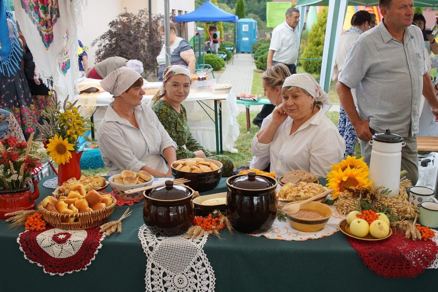 Święto Potraw Regionalnych "Jużyna". Podwieczorek dla żniwiarzy już po raz trzeci w Dzwonowej [ZDJĘCIA]