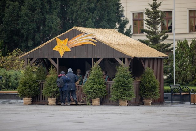 Na Starym Rynku w Bydgoszczy stanęła szopka bożonarodzeniowa. Można ją oglądać do 10 stycznia.