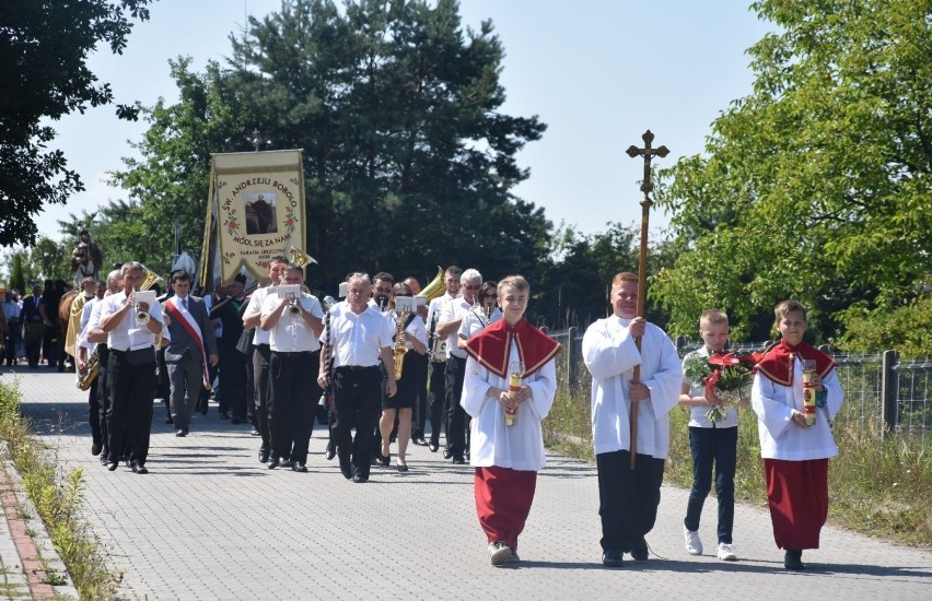 Leszczyny: Zabytkowa figura św. Jana Nepomucena wróciła na swoje miejsce 