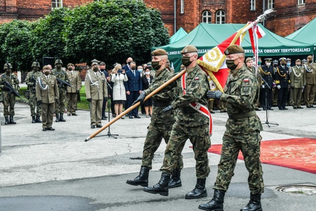 W Bydgoszczy odbyła się uroczystość wręczenia sztandaru połączona z przysięgą wojskową żołnierzy OT oraz świętem 8. Kujawsko-Pomorskiej Brygadzie Obrony Terytorialnej.

Zobacz kolejne zdjęcia z uroczystości >>